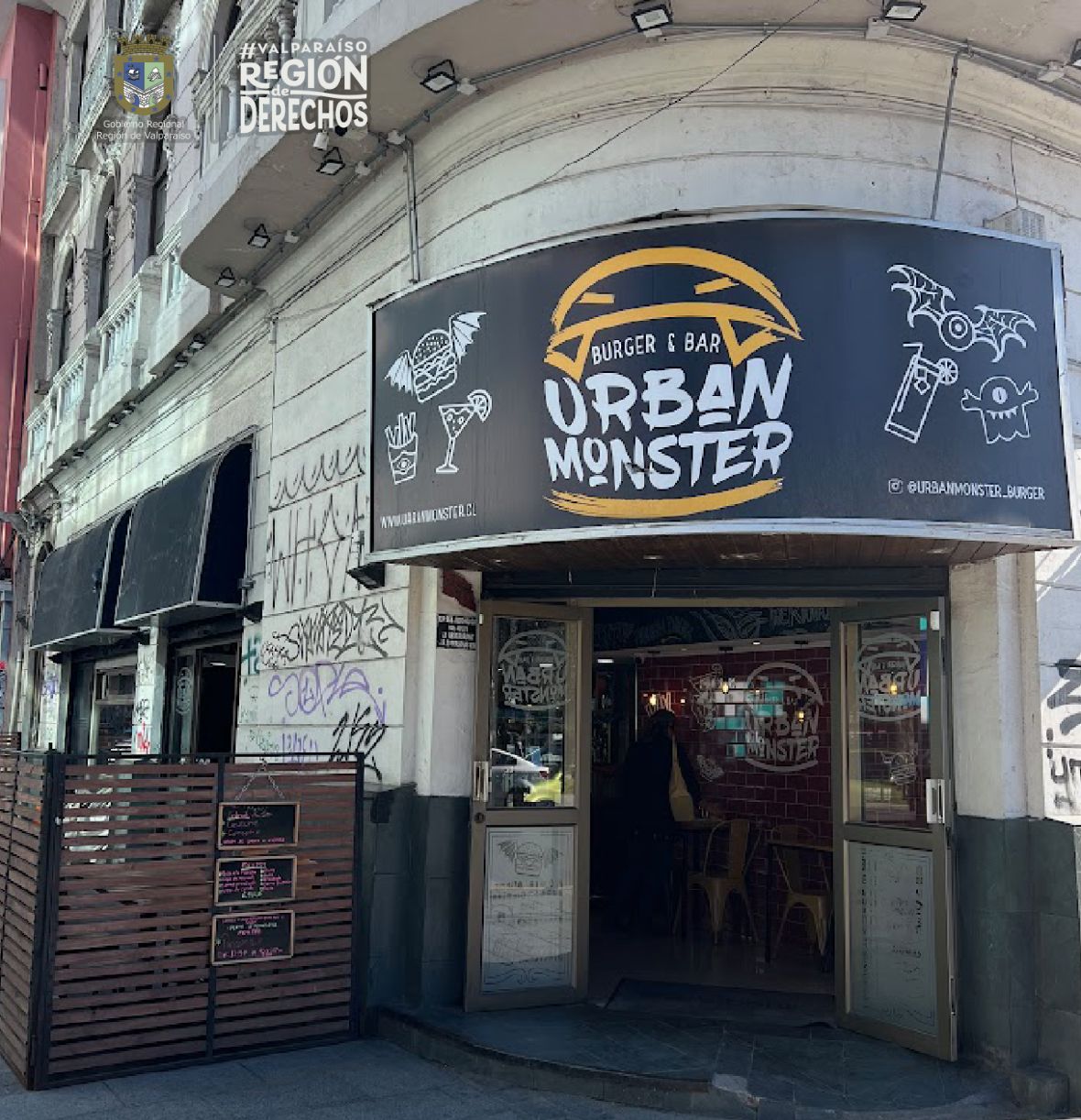 Urben Monster Burger & Bar: La Aventura Gastronómica Más Sobrenatural en Valparaíso